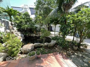 bán biệt thự sân vườn 420m2 view gigamall - gara 5 ô tô - hồ cá koi siêu đẹp