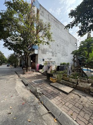 rẻ nhất 90m mt 4,5m , phân lô thông bàn cờ, có vỉa hè, đại dự án kế bên. alo e: 