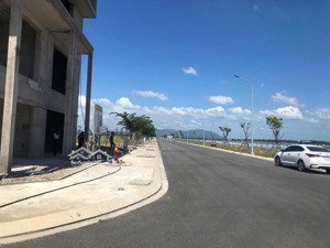 phân khu a4 diện tích 120m2 ngay cổng dự án kế bên bến du thuyền giá chỉ 11,6tr/m2