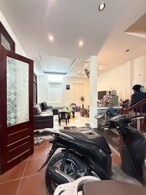 cần bán nhà phố võ thị sáu, ngõ thoáng rộng, vài bước ra công viên võ thị sáu. 45m2 x 5 tầng