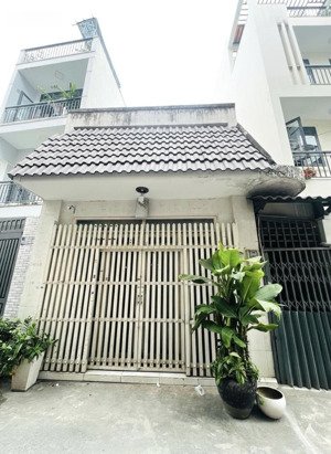 nhà cũ tiện xây mới - hẻm xe hơi huỳnh văn bánh, phú nhuận - 76m2 - chỉ hơn 11 t.ỷ - 2 tầng 5 phong