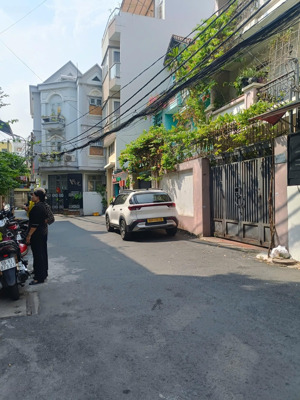 định cư nước ngoài cần bán gấp căn nhà cũ hxh 6m nguyễn cửu vân, bình thạnh, nhỉnh 200 triệu/m2