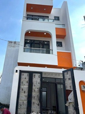 bán nhà 3 tầng đẹp long lanh chỉ 5,5 tỷ kế bên lò lu, quận 9