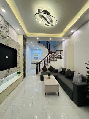 bán nhà mai động, hoàng mai 34m2, 5 tầng, nội thất đẹp ngõ thông, ôtô 10m, nhỉnh 8 tỷ