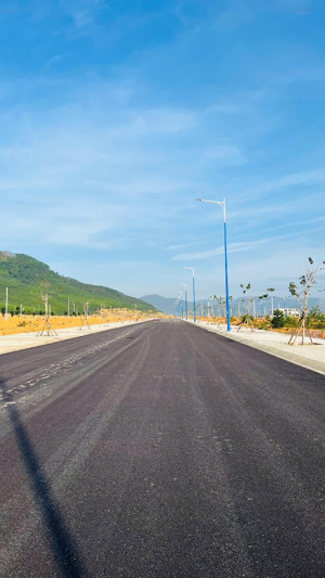 bán gấp 1 lô đẹp vsip bình định đường 25m bao công chứng ra tên