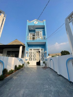 bán nhà sân vườn còn bớt lộc sổ riêng full thổ 3pn 2nvs sang tên ngay