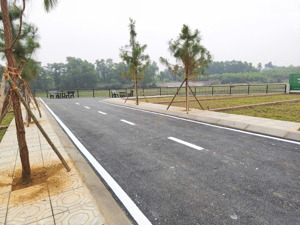 chủ gửi bán lô đất siêu đẹp trại hồ 100m², cách ql21 chỉ 300m.