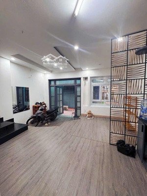 ngang hơn 5m cách 10m ra hẻm xe tải - huỳnh văn bánh ngay nguyễn văn trỗi