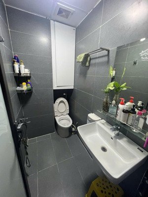 cho thuê căn hộ ct13a mặt đường võ chí công, ngay cổng ciputra và trường unis