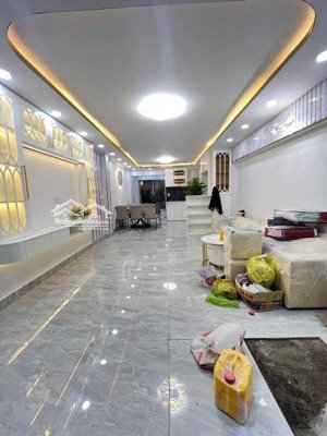 bán nhà 3 tầng - 63 m2 - sát quận 7 - 3pn - có sân thượng thoáng mát trồng cây cảnh - chỉ 4.599 tỷ