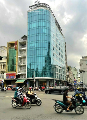 tòa nhà góc 2mt trần hưng đạo quận 5 - dt 10x37m - cn 3.500m2 - 11 tầng - hđt 850 triệu - 290 tỷ