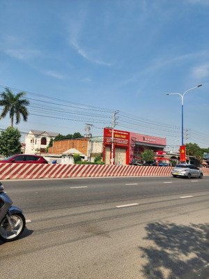 bán nhà mt kinh doanh rộg 22m đang cho thuê ngay ngã 6 an vòng xoay phú, p.an phú, tp.thuận an