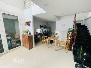 gò vấp bán nhà 1 trệt 3 lầu, sân thượng dt sàn: 180m2, 8 phòng, hẻm xe tải 8m, gần vincom
