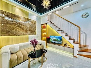 bán nhà hoàng hoa thám-3 tầng- giá 3,98 tỷ-19m2: 3,8 * 5 m- 2 pn- 3wc