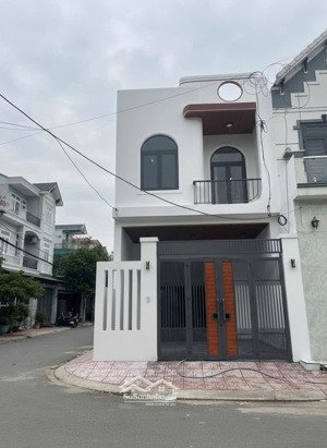 bán gấp căn nhà lô gốc cho thuê 14 triệu/tháng ngay chợ bờ ngựa, hưng nhơn. sổ hồng riêng