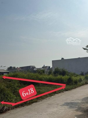 hot... cần bán gấp 108m2 , 6x18 ấp 2 , tt đức hòa , đối diện ecity, kcn tân đức , giá 900tr,sổ hồng