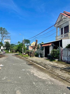 cần bán lô đẹp trước cổng chợ điện ngọc, mặt tiền 8m ngang, mua ở và kinh doanh!