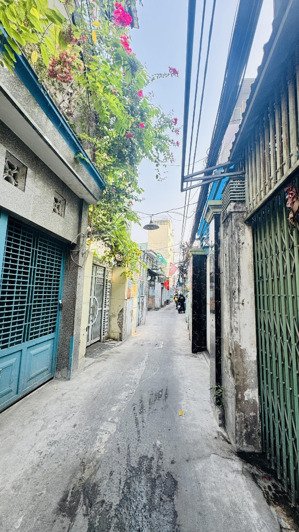 bán nhà 2 tầng 670/18 đoàn văn bơ quận 4