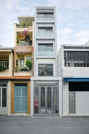 bán nhà hẻm xe tải nhỏ cách mạng tháng 8 - 5 tầng có thang máy - dtsd 180m2 - giá siêu tốt 8tỷ8