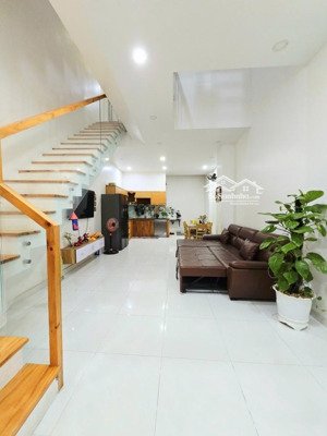 nhà phố 3 tầng 71m² đường trường lưu gần chợ long trường, giá 5.25 tỷ