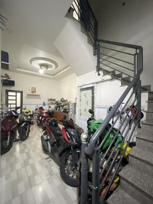 cho thuê phòng trọ,phước long b,q9,gần chợ hoa cau-cao đẳng công thương,2,5tr/th,không chung chủ