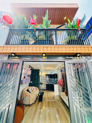 chính chủ. nhà 1 trệt 1 lầu 2 mặt tiền hẻm thông thoáng. lê hoàng phái p17 gv