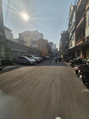 trung tâm hành chính q4- hẻm 8m- đoàn như hài- 44,8m2 - ngang 4,25- 2 tầng - chỉ 11.9 tỷ