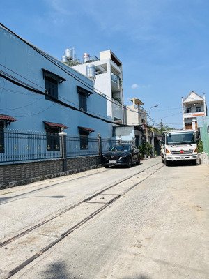 siêu phẩm 2 mặt tiền gần nguyễn ảnh thủ ngang 7m , đường trước 10m , chính chủ , shr .