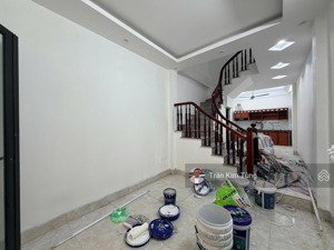 bán nhà 36m2 dân xây thạch bàn, ngõ thông ngay gần đường ô tô tránh kinh doanh.