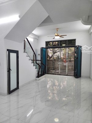 bán nhà phố vương thừa vũ, ô tô đỗ cửa, lô góc, dt 38m2,mt 5m, xây 4 tầng , khu phân lô quân đội.