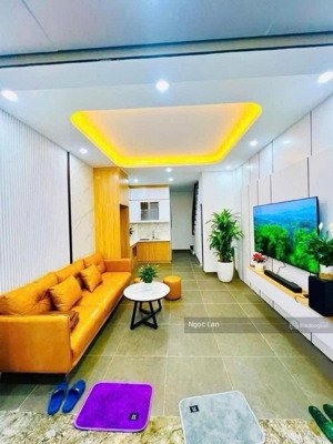 nhà mình bán phố trần quốc toản sổ đỏ 22/35 m x 4 tầng rất đẹp 2 thoáng đắc địa sổ đỏ vuông hk hiếm