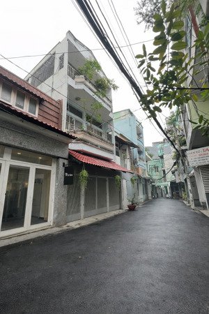 bán gấp nhà hẻm xe hơi 413 lê văn sỹ q3 - dt:4x14m - 2 lầu - 2 phòng ngủ - giá 9 tỷ 850