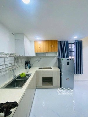 nhà đẹp ở ngay 2 mặt thoáng. hẻm xe hơi đỗ cửa. vào nhà được. sát khu du lịch suối tiên