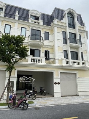 bán gấp biệt thự mặt chung cư ct1 và ct2 đang xây vị trí đẹp nhất, giá rẻ - chiết khấu cao