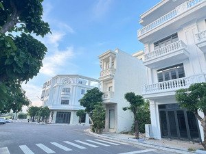 đẹp và lời. bán nền góc sau lưng nền biệt thự, gần chợ, trường, công viên. lh: 