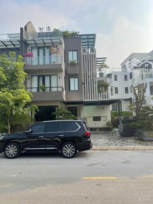 chính chủ gửi bán 210m2 hướng đông nam đường trước nhà rộng nhất dự án, sổ đỏ