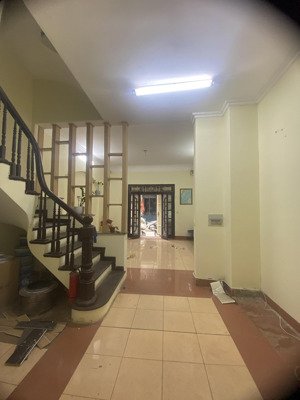 cho thuê nhà nguyên căn trung kính, cầu giấy. dt 60m2, 4 tầng, mt 5m. ngõ oto đẹp. giá 22 triệu