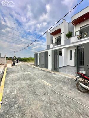 NHÀ LẦU SHR GIÁP BỬU LONG CHỈ 1TỶ850 CÓ ĐƯỜNG NHỰA VỈA HÈ CỰC ĐẸP