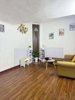 nhà mới đón tết dân xây ,đẹp long lanh ,tặng full nội thất ,về ở ngay .sổ đỏ riêng đẹp cc