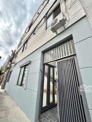 bán nhà 3 tầng 3 mê mới cứng , 4 phòng ngủ full nội thất mua vào chỉ việc ỏ hoặc cho thuê