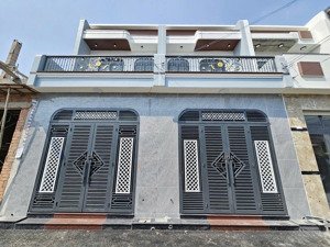 bán 2 căn nhà 1 trệt 1 lầu đường nguyễn tri phương p.bửu hòa tp.biên hòa. gần vòng xoay cầu hang