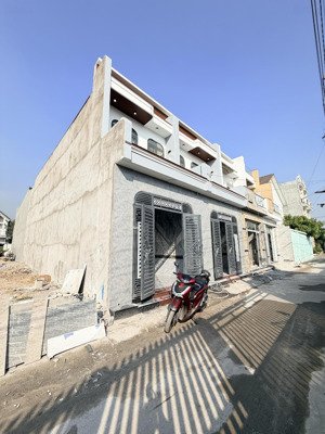 chủ gửi bán căn nhà 1 trệt 1 lầu phường biên hoà. dt: 4,2x19,4=81,6m2. giá: 4tỷ