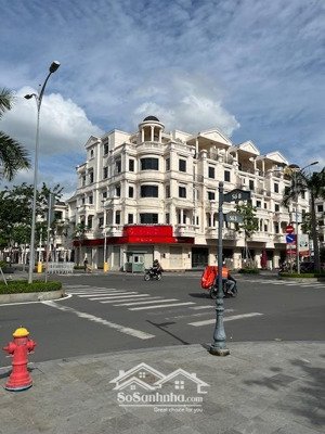 cho thuê căn nhà đường số 3 - góc 2 mt - đối diện quảng trường cityland - giá 120tr/tháng