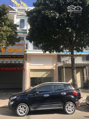 cho thuê nhà kdc phúc đạt.
5*20m, có 3 pn 
