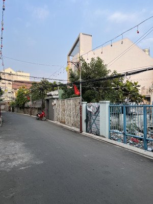 cần bán lô đất trước tết-q2 oto vào-đường thông 2oto tránh nhau-gần global city-lake view