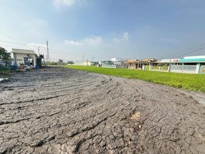 271 m2 đất thổ mặt tiền đường 826b