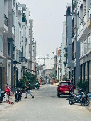 siêu phẩm 5 tầng mới đẹp sát hương lộ 2 đường 6m thông nhik nhẹ 7 tỷ