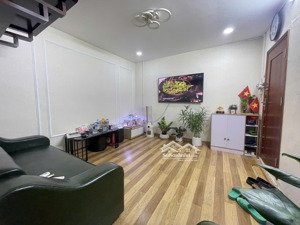 bán căn tập thể a9 nghĩa tân ô tô đỗ cửa tiện ích bạt