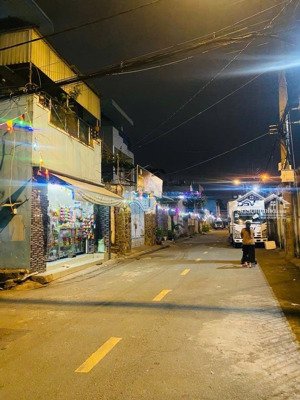 chủ định cư nước ngoài, bán gấp nhà 103m2 đường phú châu, chỉ hơn 8 tỷ