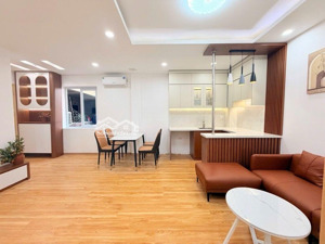 bán gấp chung cư cao cấp long biên 68m thiết kế hiện đại,nội thất nhập khẩu ở ngay giá 4 tỷ xíu